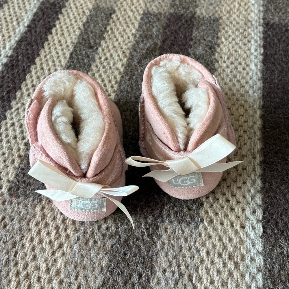 UGG BABY Jesse Bow II bootie Pink Suede Size 1